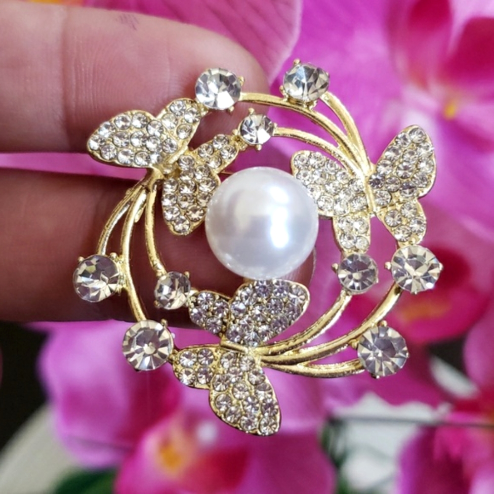 NEW Butterfly Rhinestone Pearl Brooch Pin - Picture 1 of 7